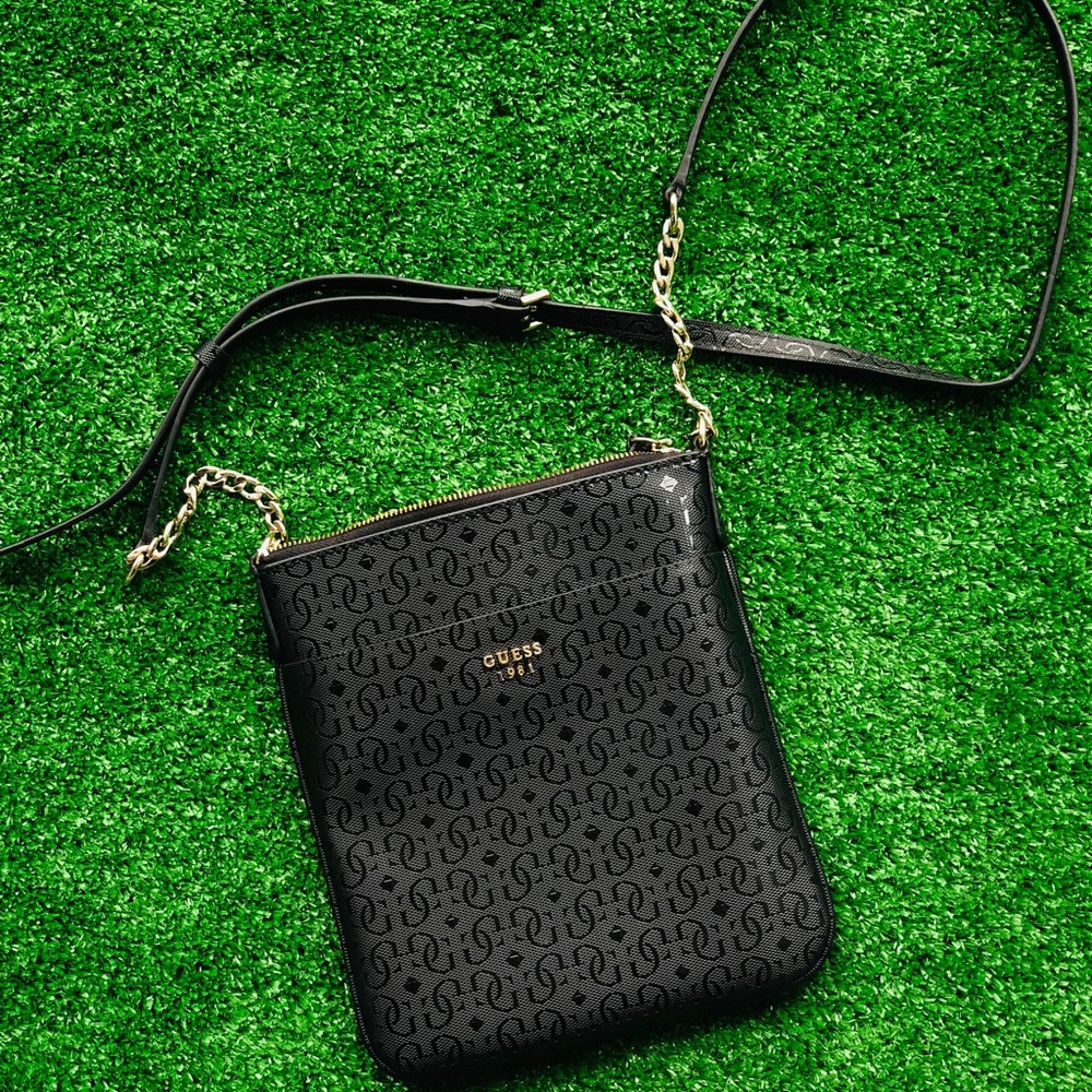Black Guess crossbody